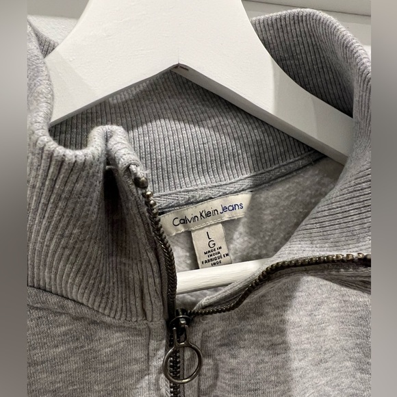 Calvin Klein sweater - Picture 2 of 4